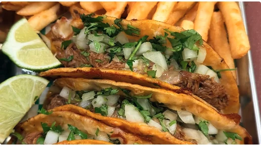 A Sazónova taco built with fresh toppings